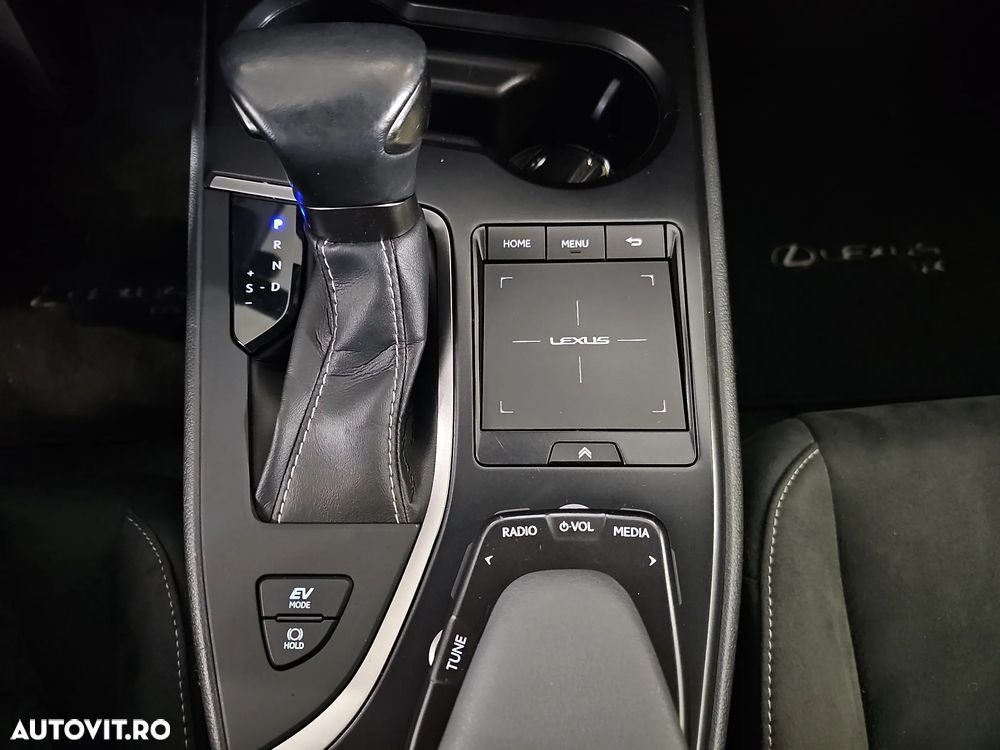 Lexus UX - 17