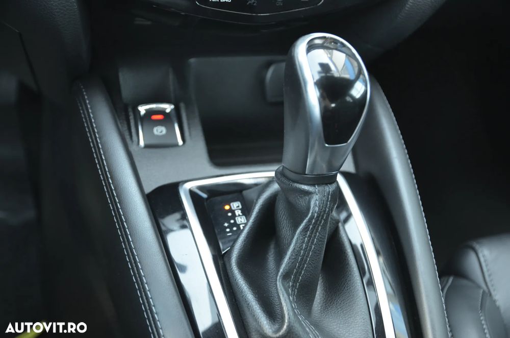 Nissan Qashqai 1.6 DCI Xtronic TEKNA+ - 23
