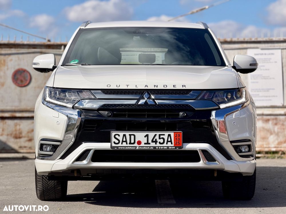 Mitsubishi Outlander ver-2-4-4wd-plug--in-hybrid-top - 3