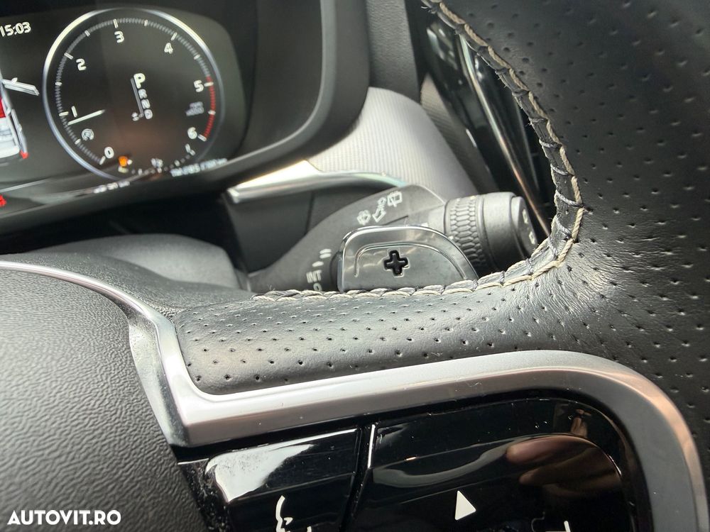 Volvo XC 60 D5 AWD R-Design - 33