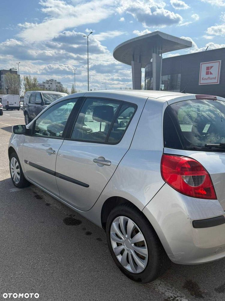 Renault Clio - 8
