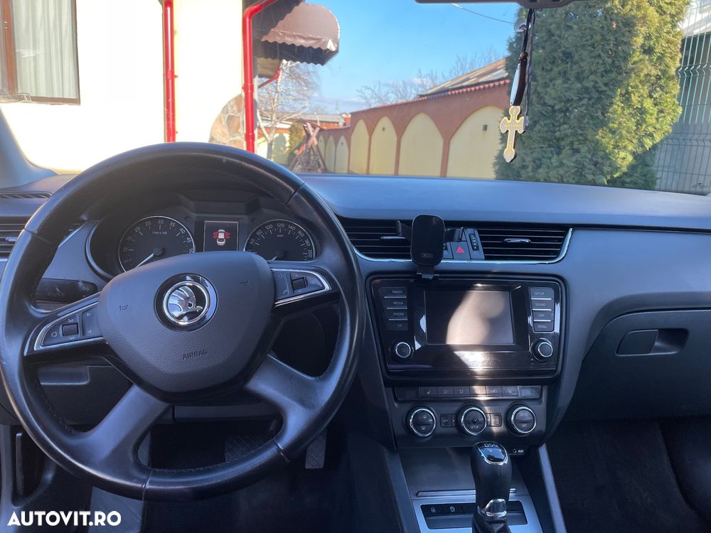 Skoda Octavia 1.6 TDI STYLE DSG - 9