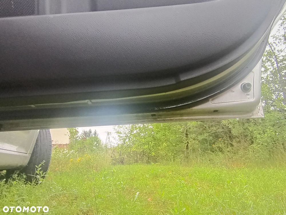 Toyota Corolla Verso 2.2 D-4D Sol 7os - 30