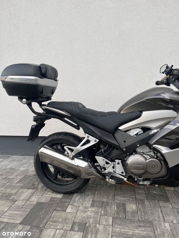 Honda VFR - 8