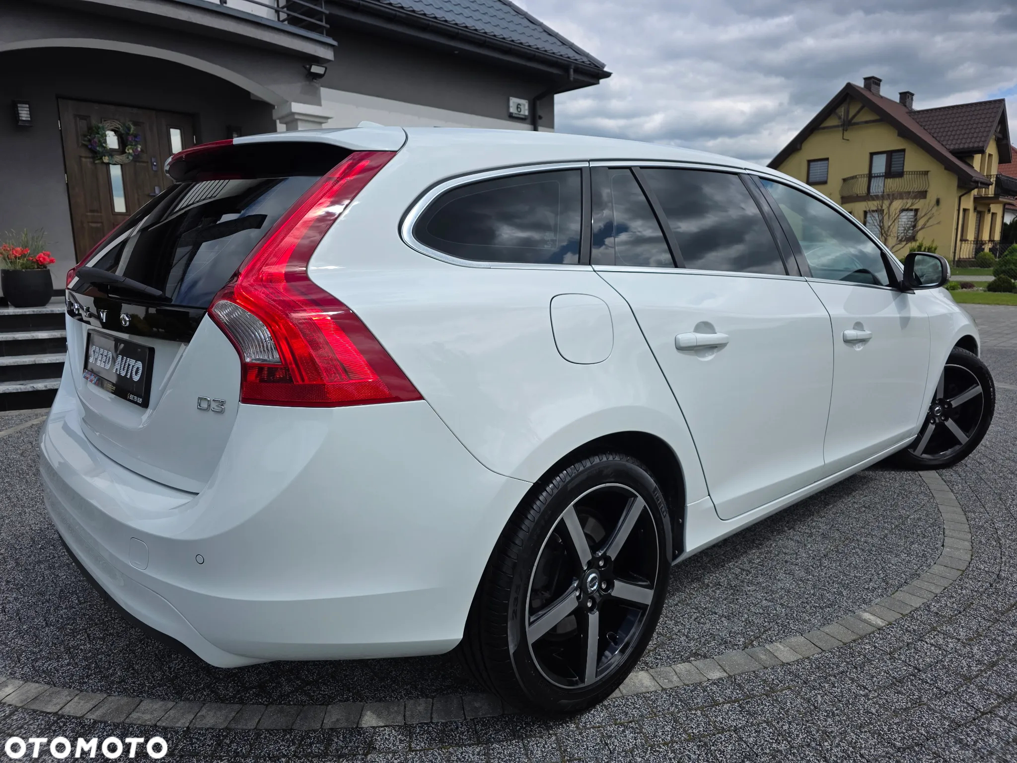 Volvo V60 D3 Drive-E Momentum - 17