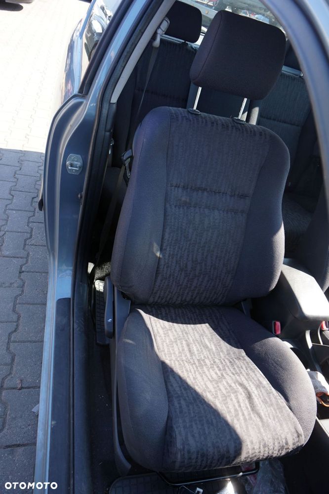 TOYOTA COROLLA E12 3D HB 8Q3 1.4 16V KM SREBRNY na części - 11