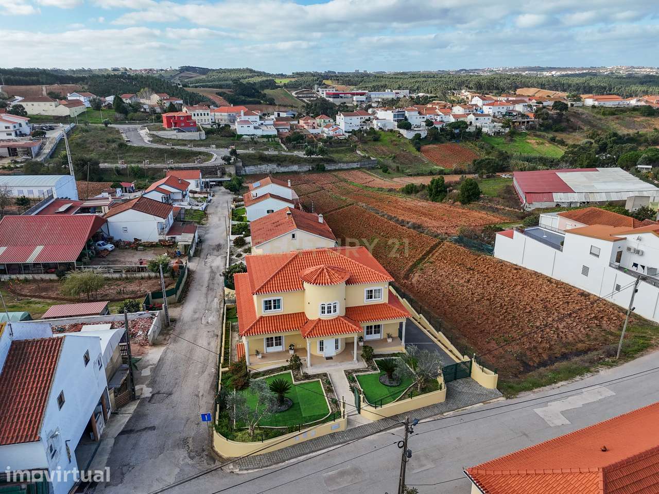 Moradia T5 com Garagem e Piscina em Miragaia, Lourinhã - Grande imagem: 4/57