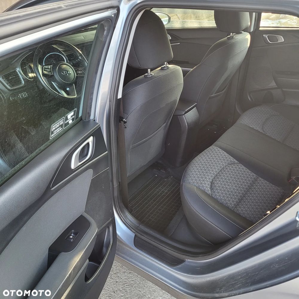 Kia Ceed 1.6 CRDi mHEV M - 12