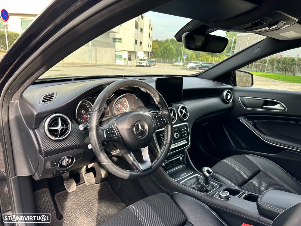 Mercedes-Benz A 180 d AMG Line - 29