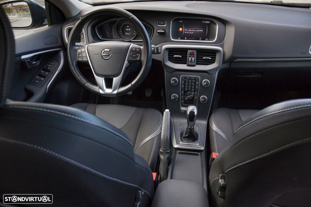 Volvo V40 2.0 D3 Momentum - 32