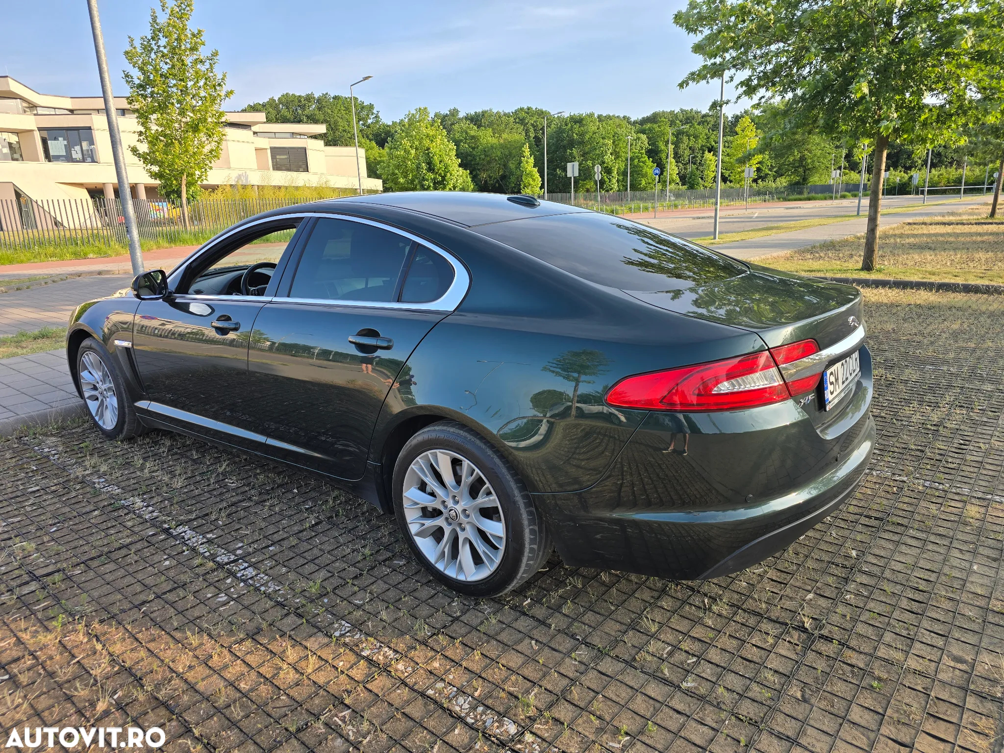 Jaguar XF 2.2D Premium Luxury - 7