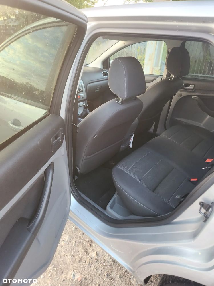 Ford Focus 2.0 ZX5 SE - 8