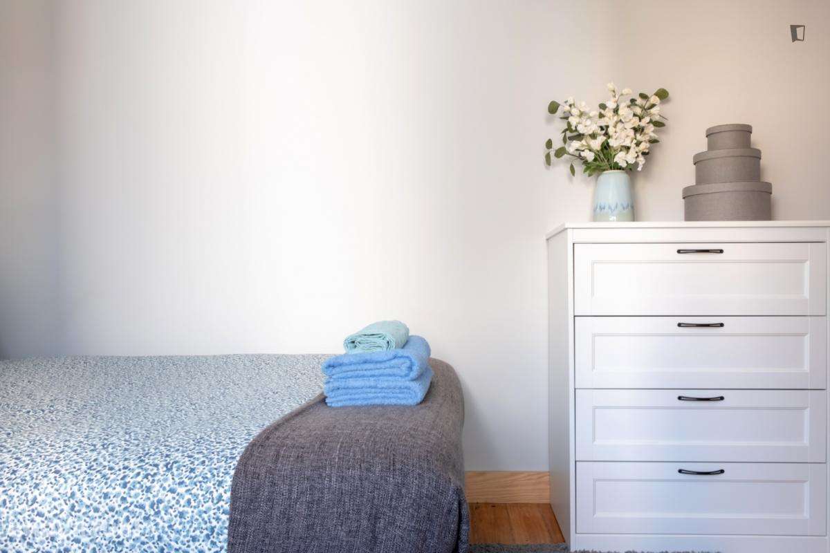 Quarto - localizado em Mafamude Porto - Grande imagem: 3/10