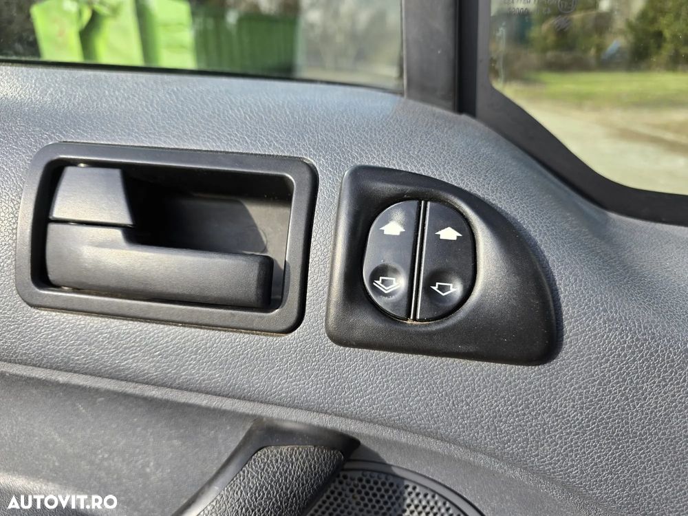 Ford Transit Connect - 12