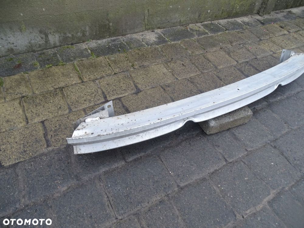 audi a3 8p3 3-drzwi - belka tylna - 2