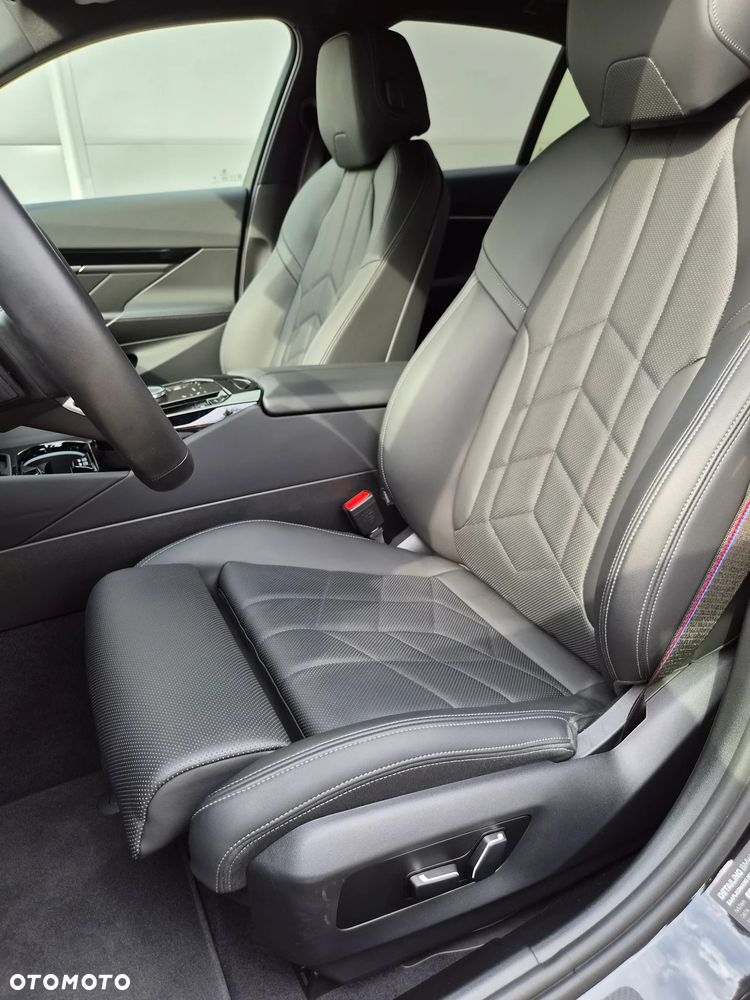 BMW Seria 5 520i mHEV M Sport - 33