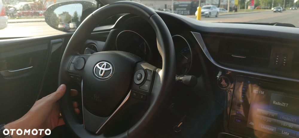 Toyota Auris 1.6 Selection - 3