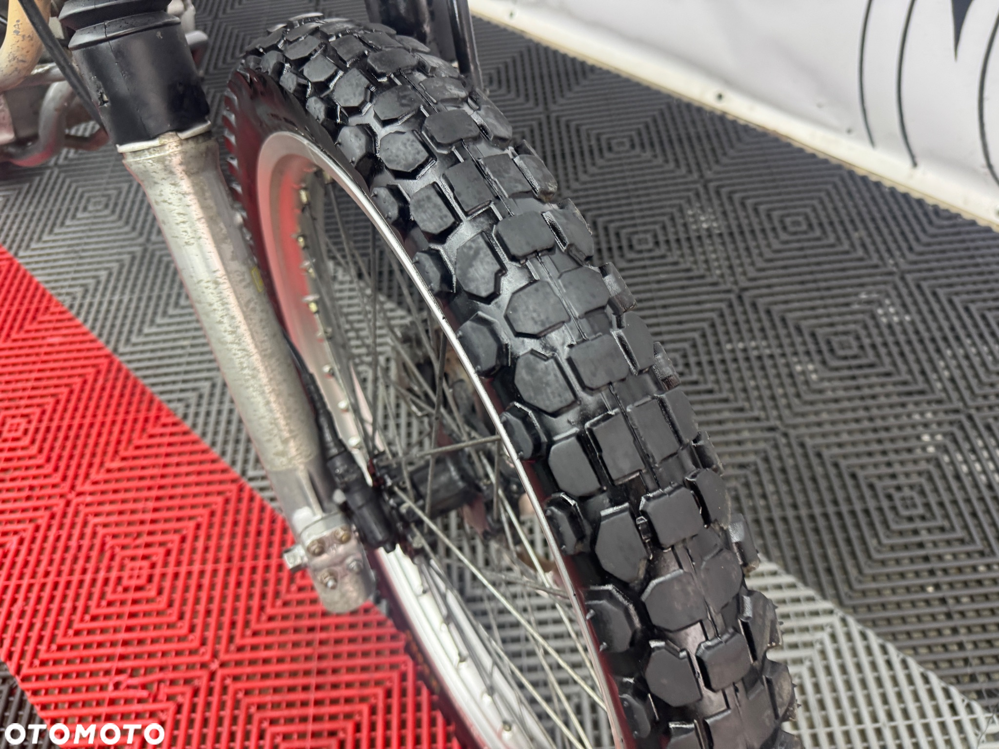 Honda XLR - 37