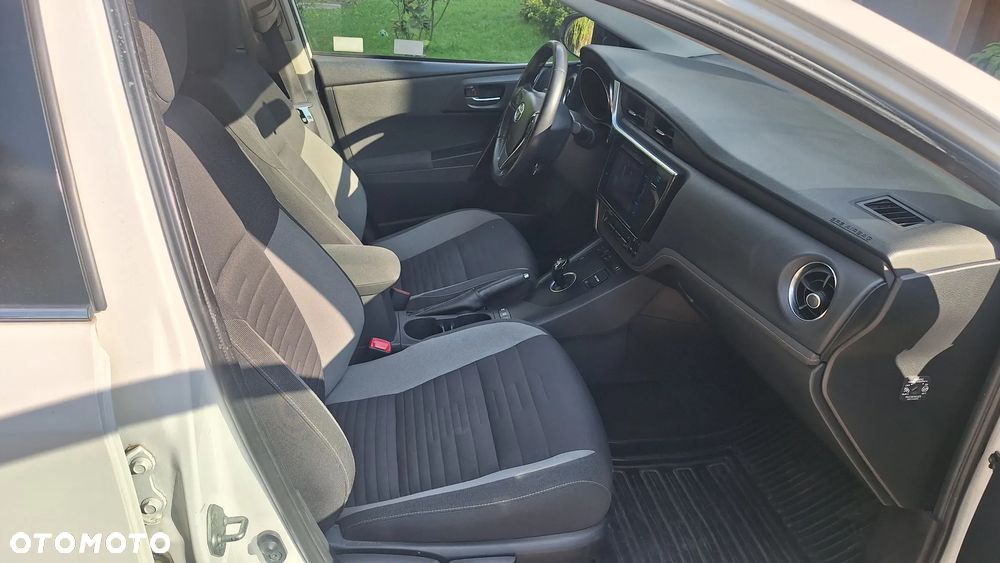 Toyota Auris - 16