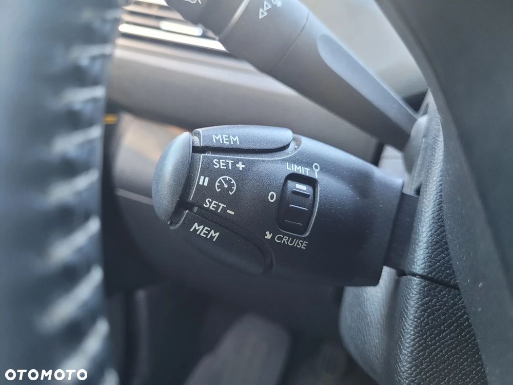 Peugeot 308 1.2 PureTech Allure S&S - 17