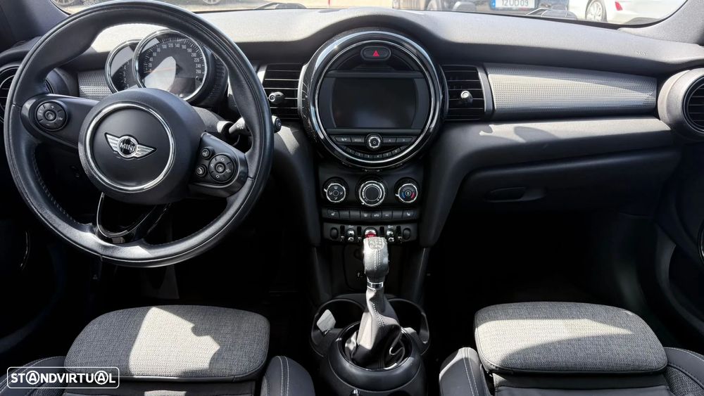 MINI 5 Portas Cooper D Auto - 12