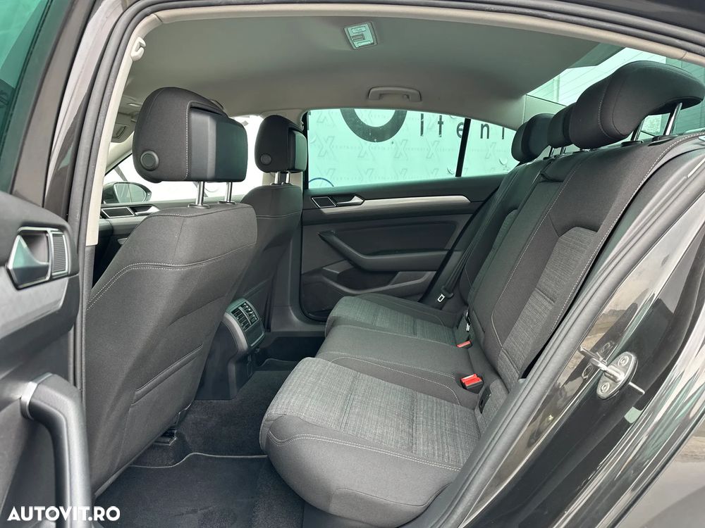 Volkswagen Passat 1.6 TDI SCR DSG Comfortline - 10