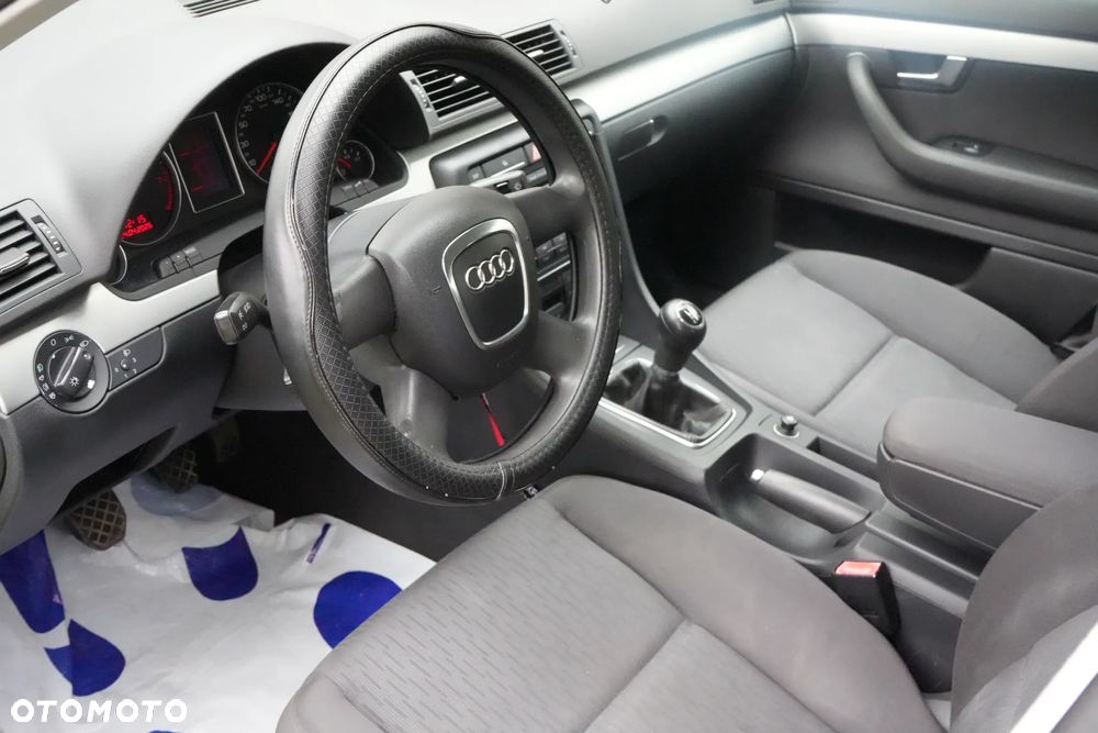 Audi A4 Limousine - 14