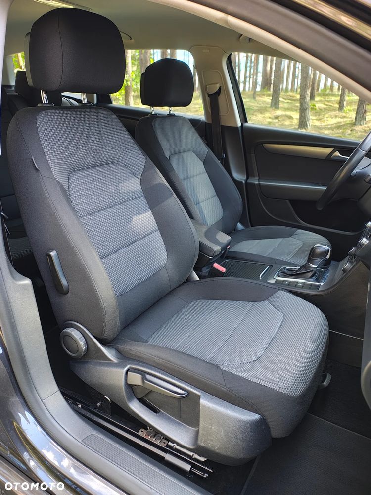 Volkswagen Passat - 31