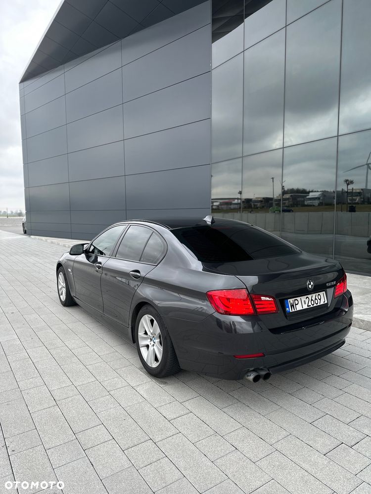 BMW Seria 5 528i xDrive Sport-Aut Luxury Line - 24