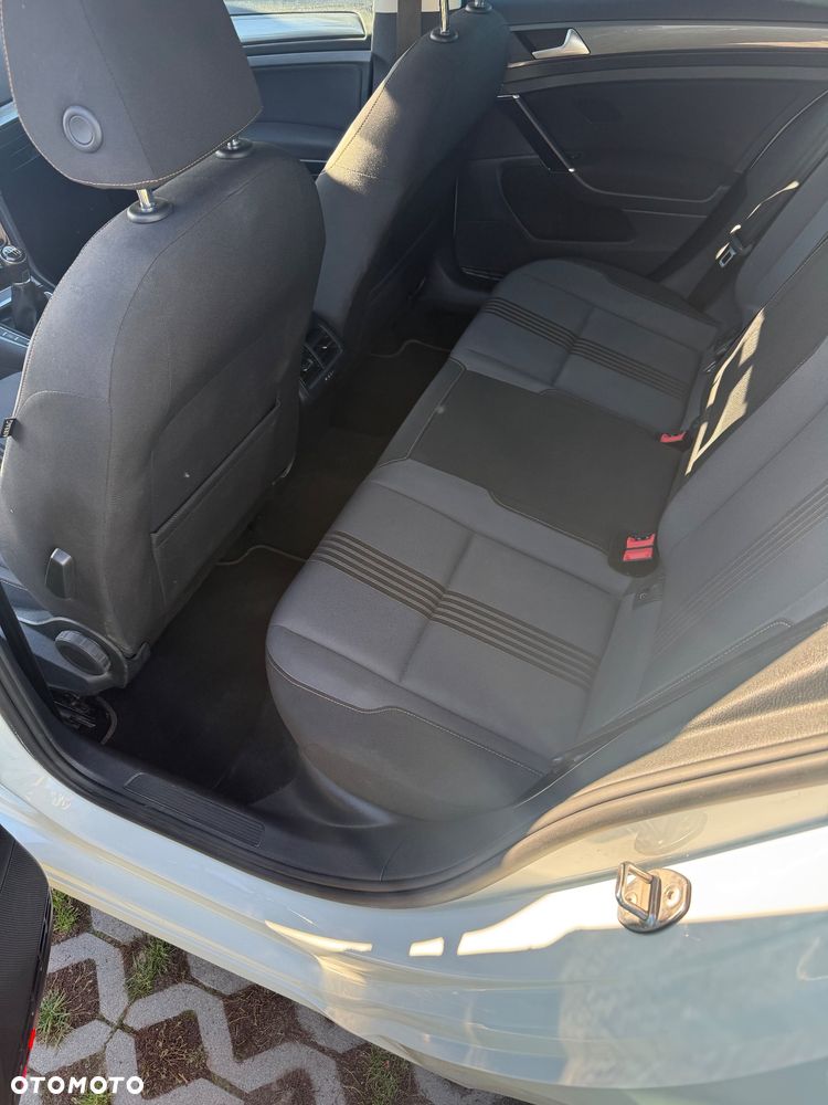 Volkswagen Golf - 15
