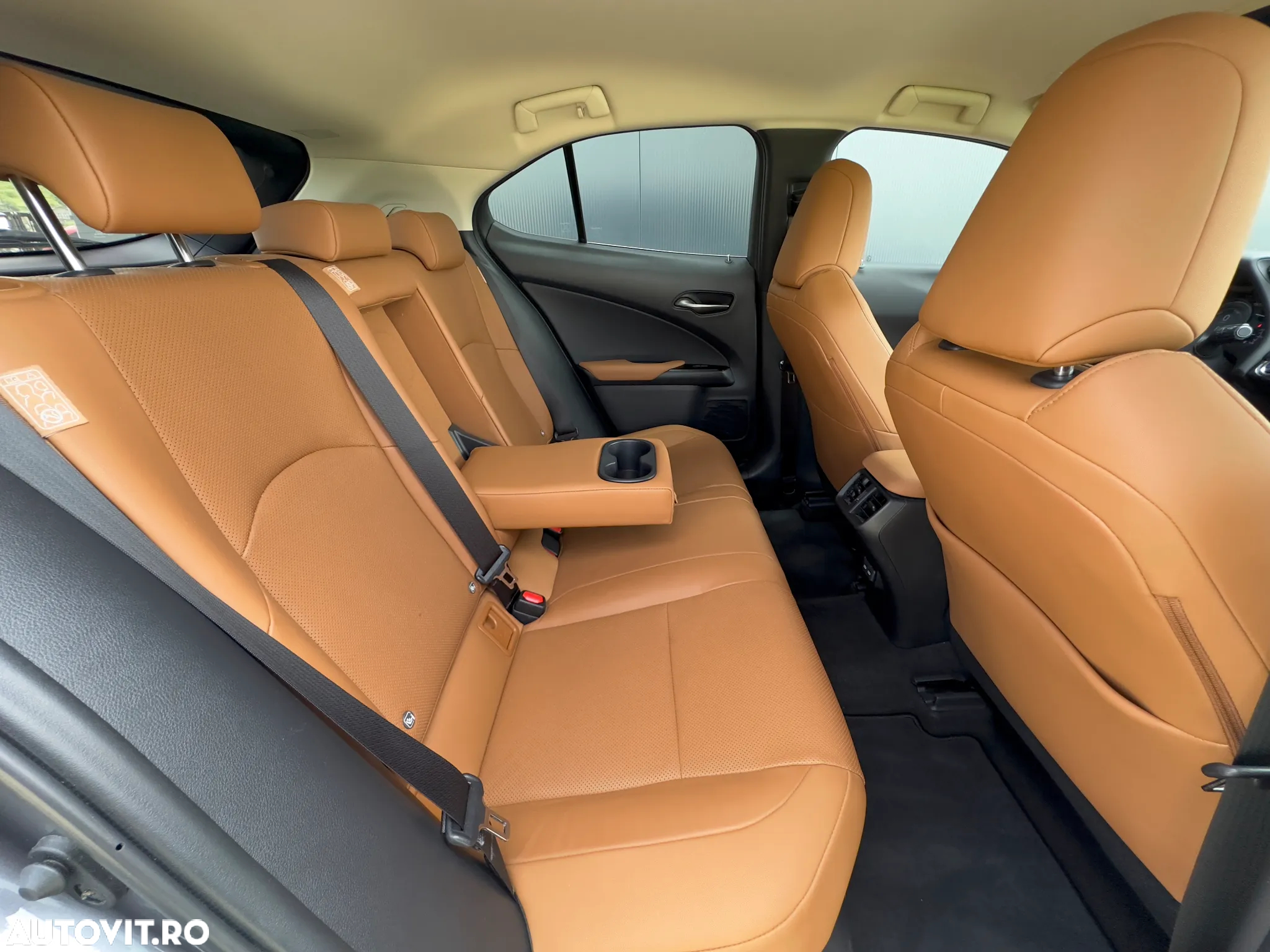Lexus UX 250h 2.0L HEV 20H- (178 HP) 4X4 CVT Luxury - 23