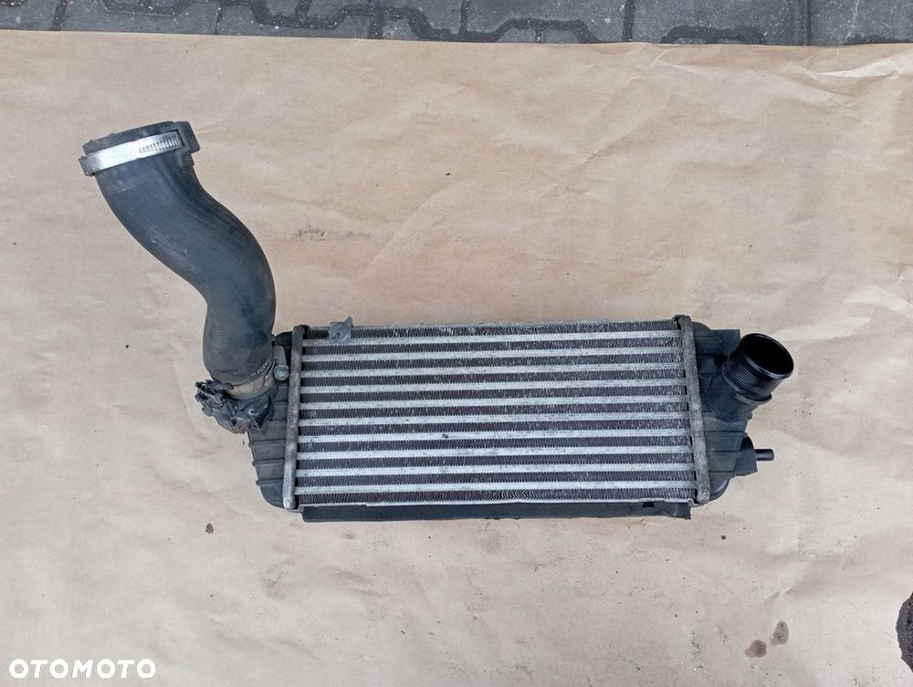 KIA CARENS IV 4 CHŁODNICA INTERCOOLER 28270-2A820 - 1