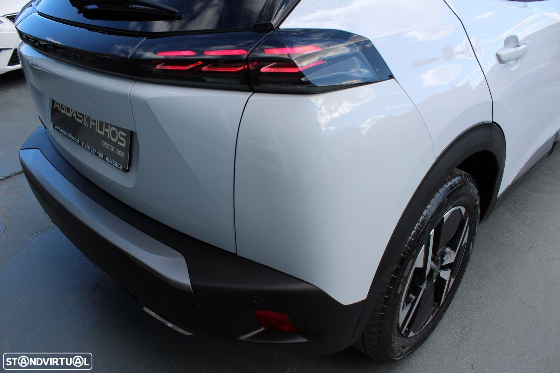 Peugeot 2008 1.2 PureTech Allure Pack EAT8 - 9
