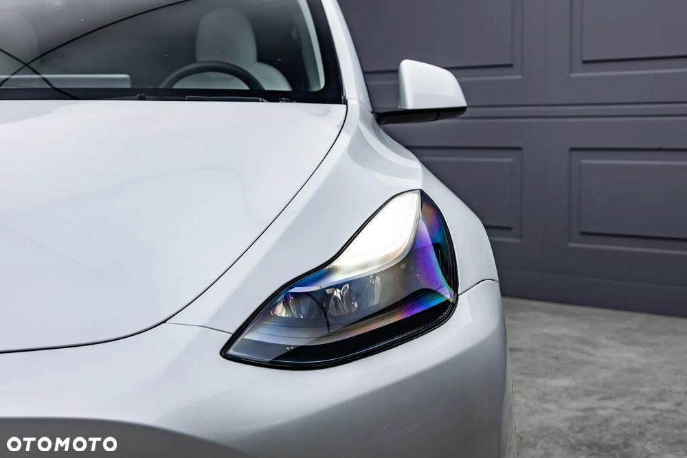 Tesla Model Y - 22