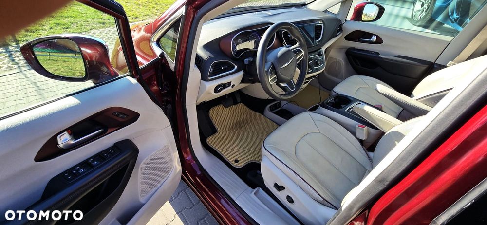 Chrysler Pacifica - 2