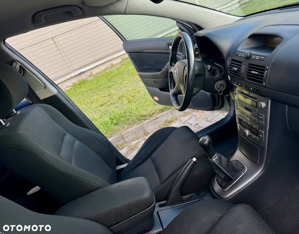 Toyota Avensis 1.8 VVT-i Combi Team - 10