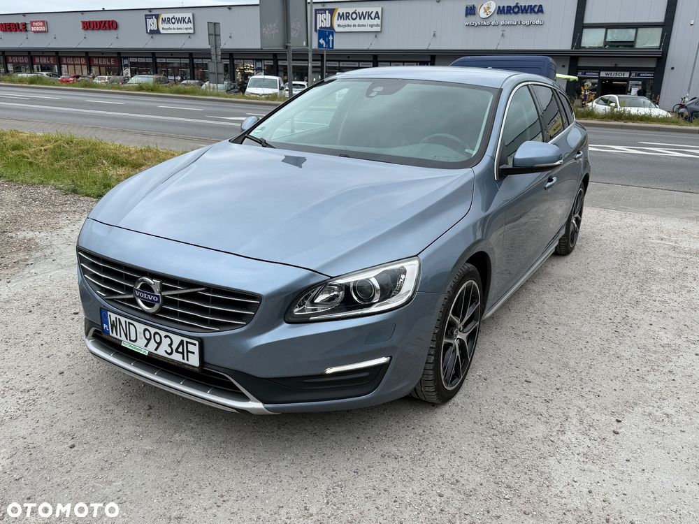 Volvo V60 D2 Summum - 1