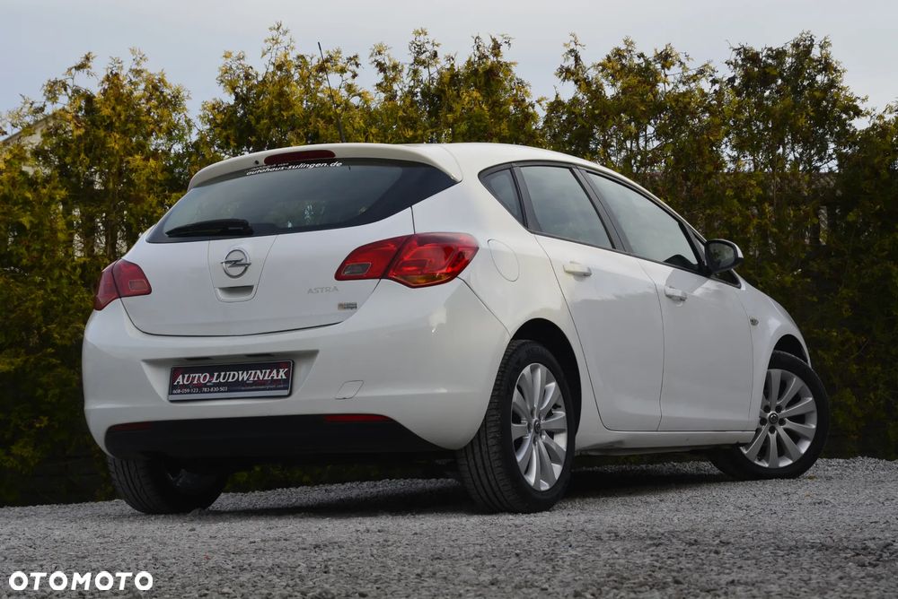 Opel Astra 1.6 Enjoy - 10