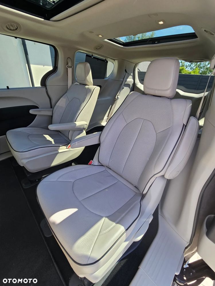 Chrysler Pacifica - 14