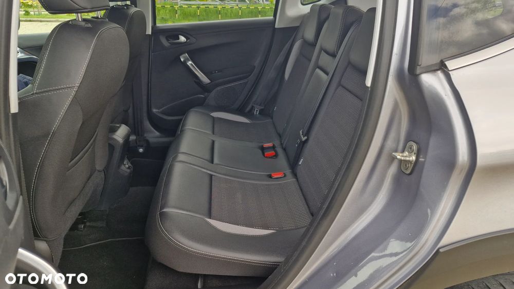 Peugeot 2008 1.6 e-HDi Allure S&S - 22