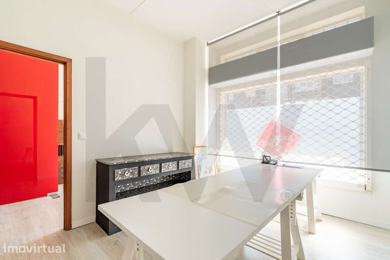 Escritório amplo com área de utilização 125m2 e Luz Natural junto à Es - Grande imagem: 5/21