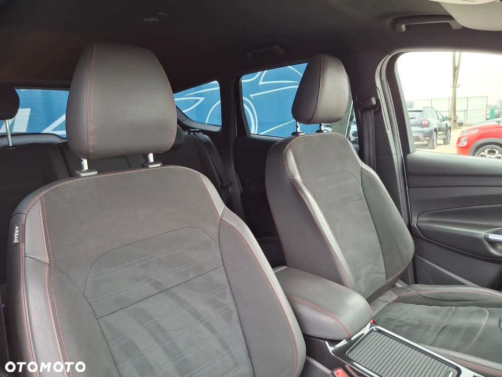 Ford Kuga 1.5 EcoBoost 2x4 ST-Line - 19