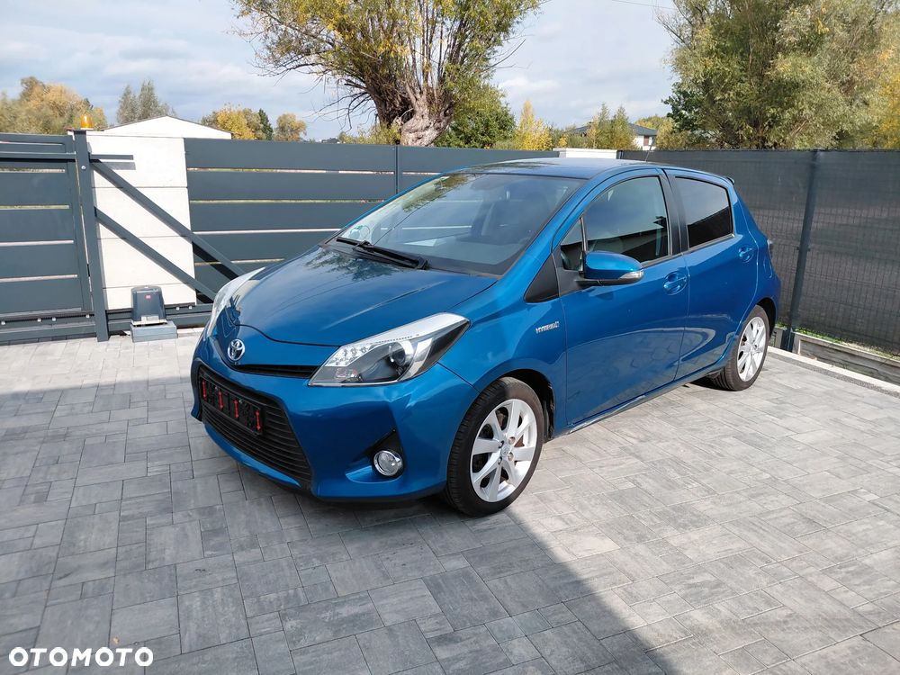 Toyota Yaris Hybrid 100 Premium - 1