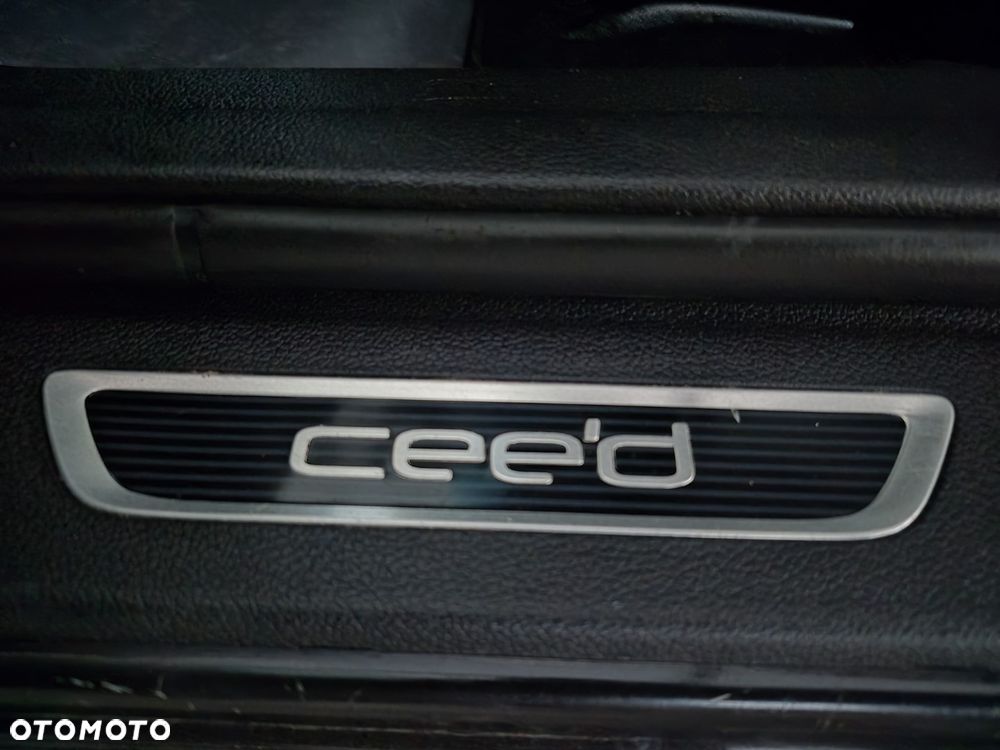 Kia Ceed 1.6 CRDi 128 Platinum Edition - 33