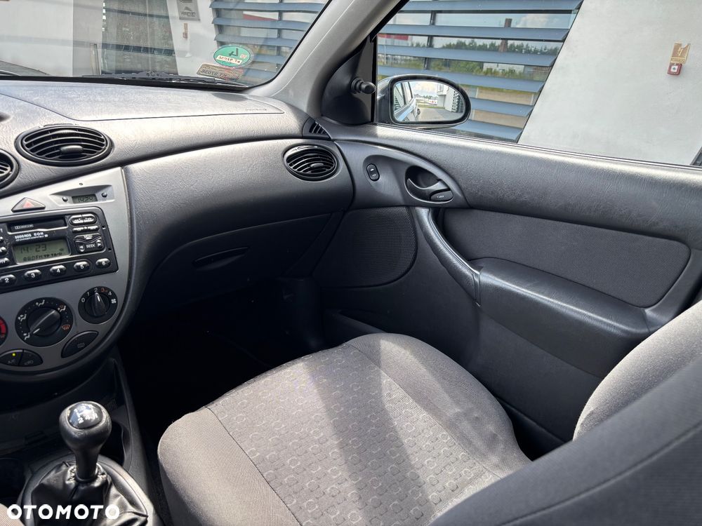 Ford Focus 1.6 Ghia - 11