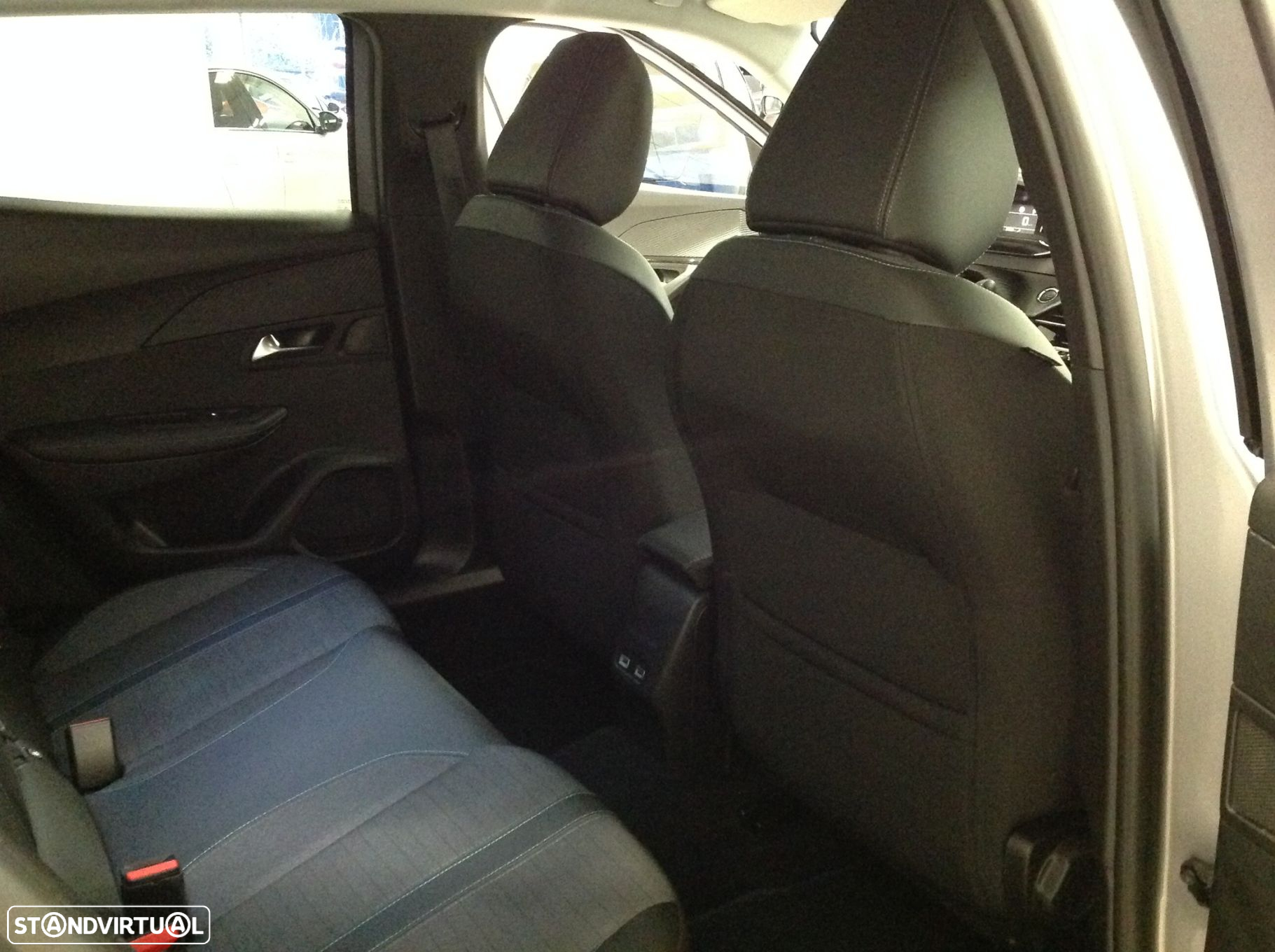 Peugeot 2008 1.2 PureTech Allure EAT8 - 35