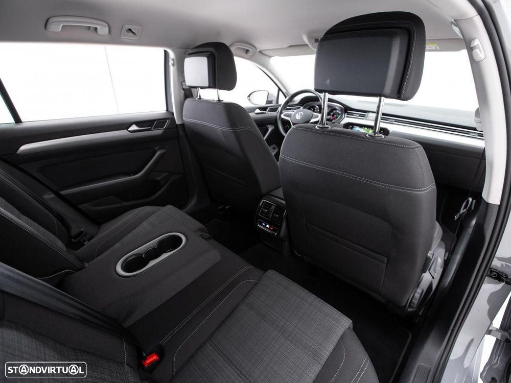 VW Passat Variant 2.0 TDI Business DSG - 12