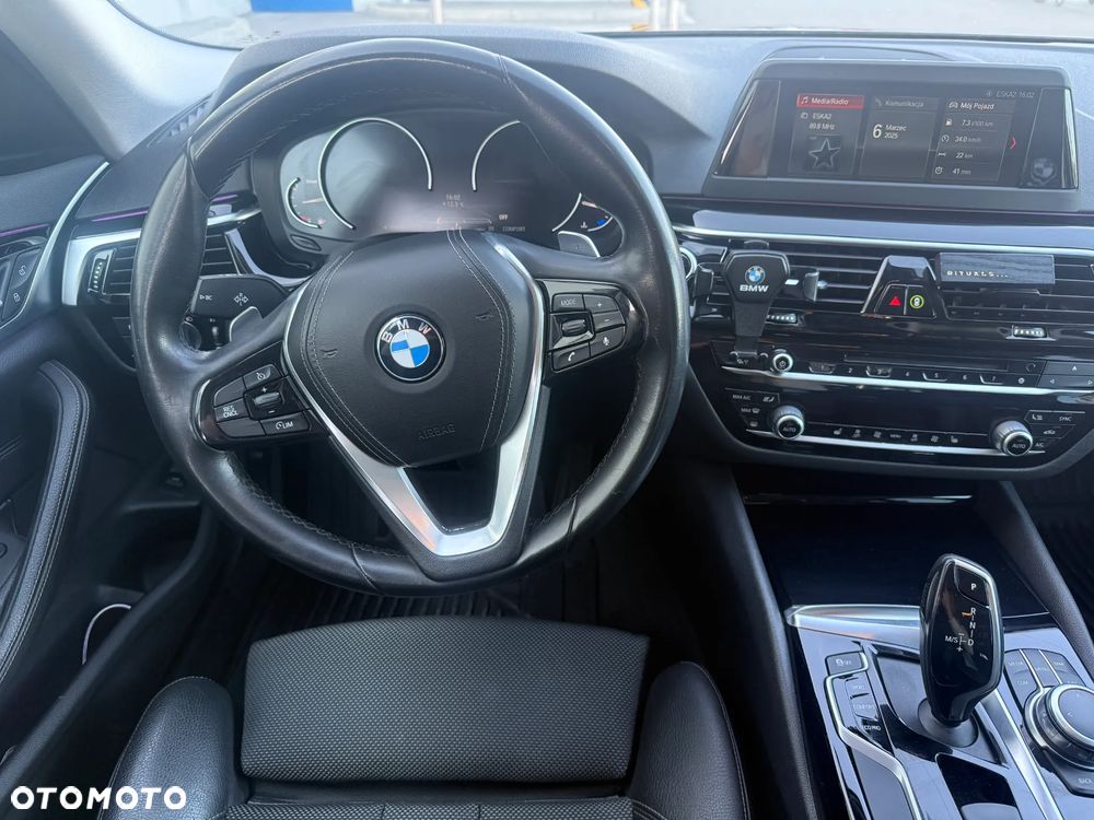 BMW Seria 5 518d Sport Line - 16