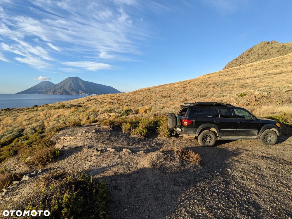 Toyota Sequoia - 8