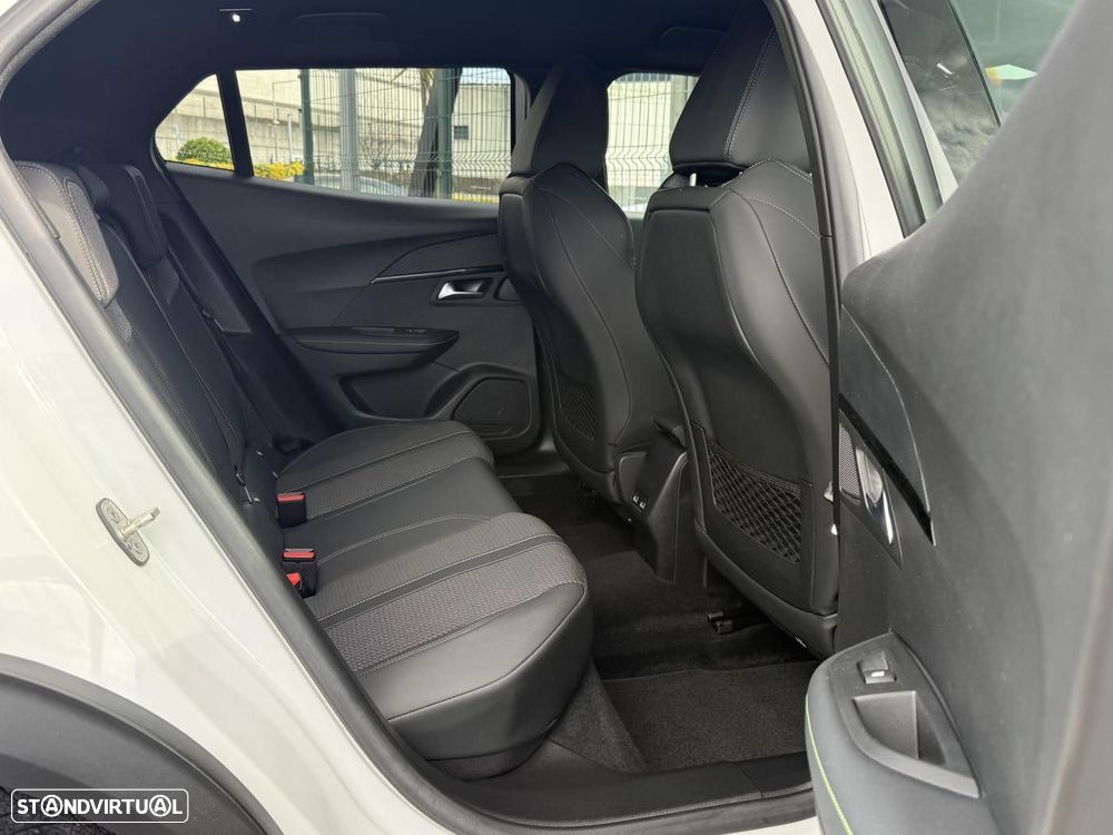 Peugeot 2008 1.2 PureTech GT EAT8 - 44